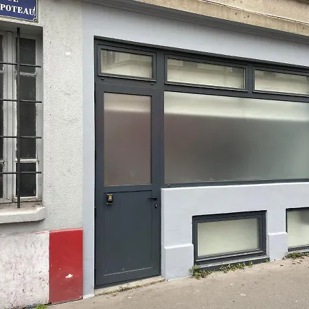 Proche Des Celebres Puces De 4p * Paris