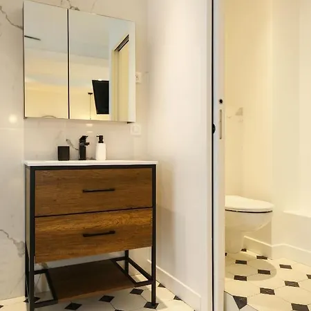Appartement Proche Des Celebres Puces De 4p Paris