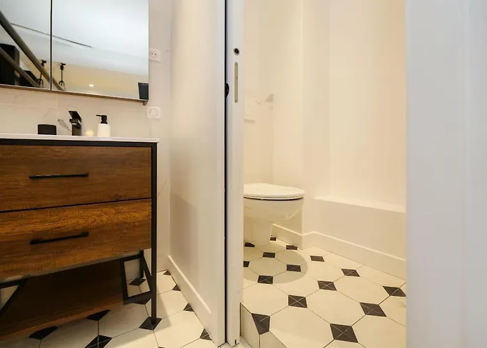 Proche Des Celebres Puces De 4p Apartment