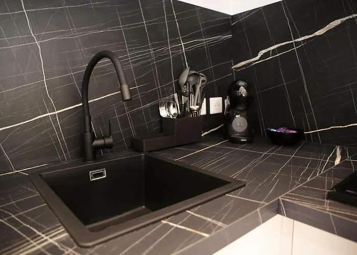 Apartment Proche Des Celebres Puces De 4p Paris